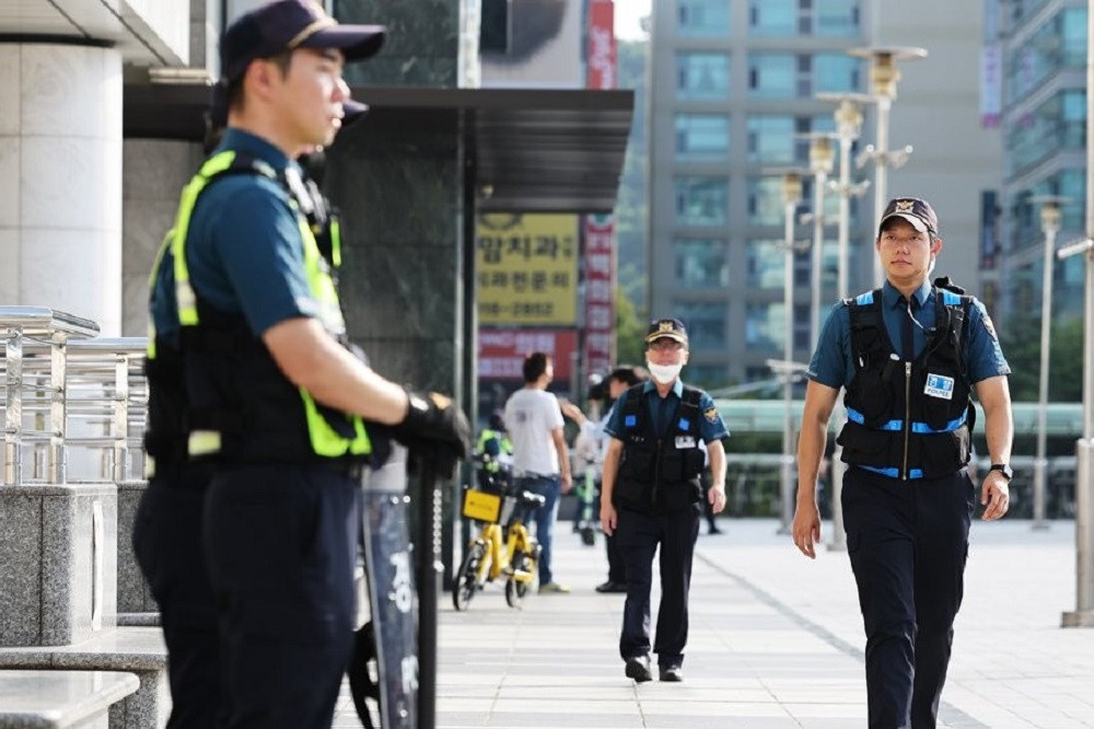 Lao xe và đâm dao ở Hàn Quốc, 14 người bị thương